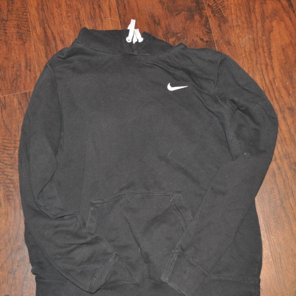 BLACK NIKE SWEATSHIRT